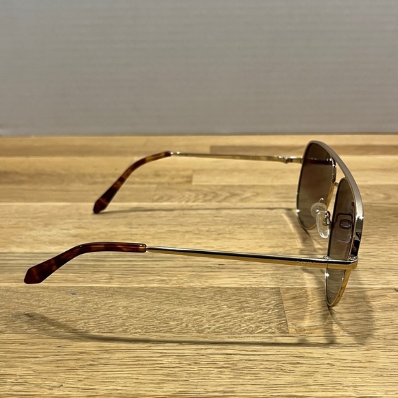 QUAY High Key Gold Tone Frame Brown Fade Polarized Lenses Aviator Sunglasses main image 14